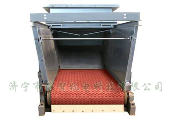 防腐蝕帶式（甲帶）給料機(jī)采用了防打滑膠帶，防止在物料輸送過程中造成撒料后果